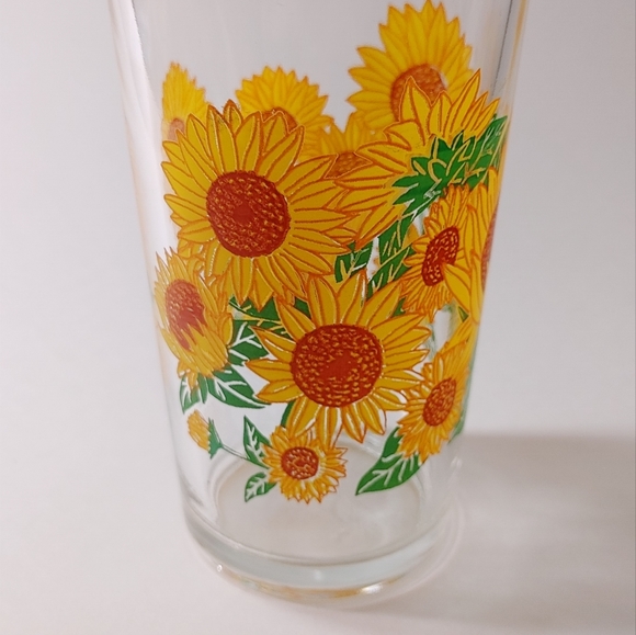 Set of 2 - Sunflowers pattern juice glasses - Picture 2 of 5